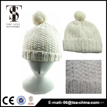 Freie Probe Angebot weiße Farbe niedlich Stil Acryl Beanies mit Silber Linie